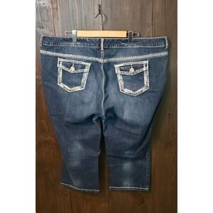 Maurices Womens Blue Denim Capris Jeans Size 26 Embellished Pockets